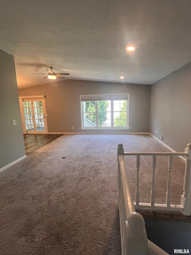 Building Photo - 3840 Wakonda Dr