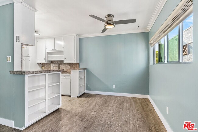 Building Photo - 960 Larrabee St