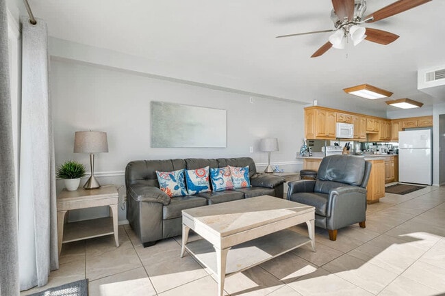 Building Photo - 8743 Thomas Dr