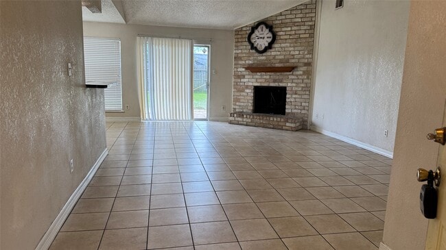 Building Photo - 10942 Dunvegan Way