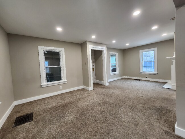 Foto del edificio - 376 De Wolf Pl