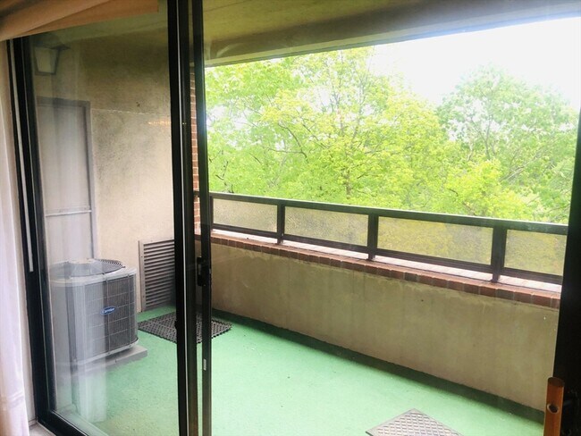 Foto del edificio - 402 Paradise Rd