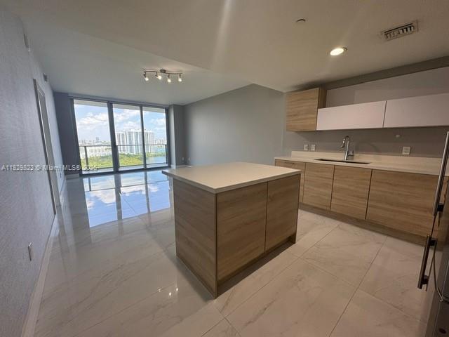 Foto del edificio - 16385 Biscayne Blvd