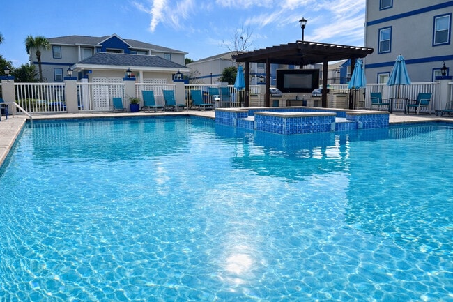 Building Photo - Grand Biscayne