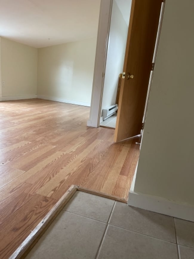 Building Photo - Newly Renovated East Rock Penthouse 2BR wi...