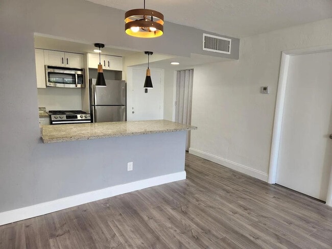 Foto del edificio - 2175 NE 170th St