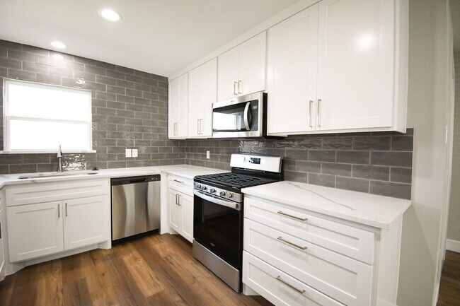 Building Photo - NEWLY REMODELED