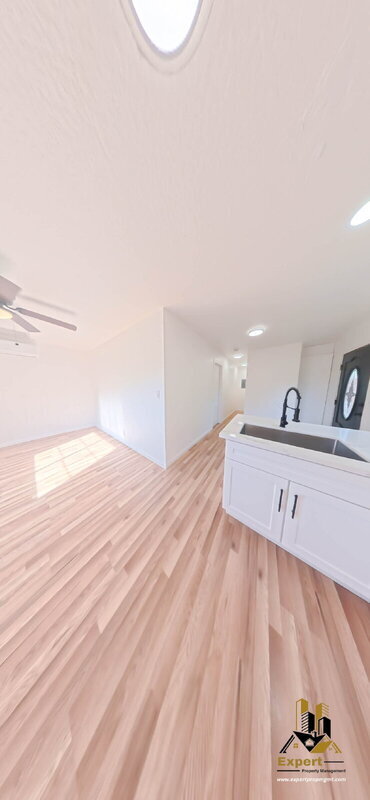 Foto del edificio - 2389 Empress St