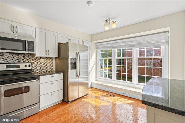 Building Photo - 1305 Templeton Pl
