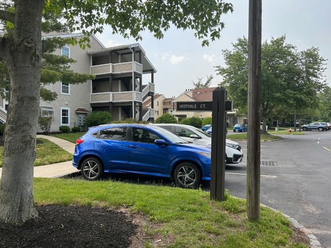 Building Photo - 612 Deepdale Ct