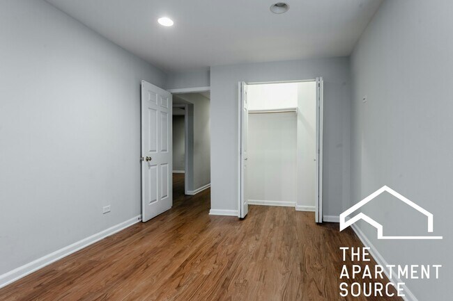 Foto del edificio - 3216 N Racine Ave