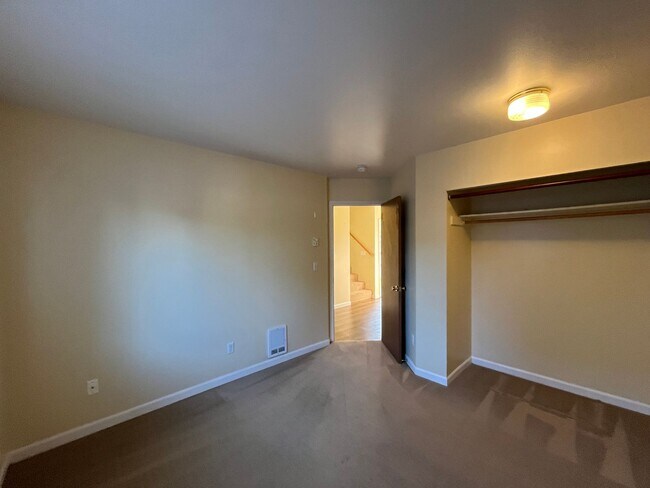 Foto del edificio - Spacious 3 Bedroom w/ Attached Garage