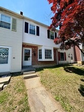 Building Photo - 68 Village Dr