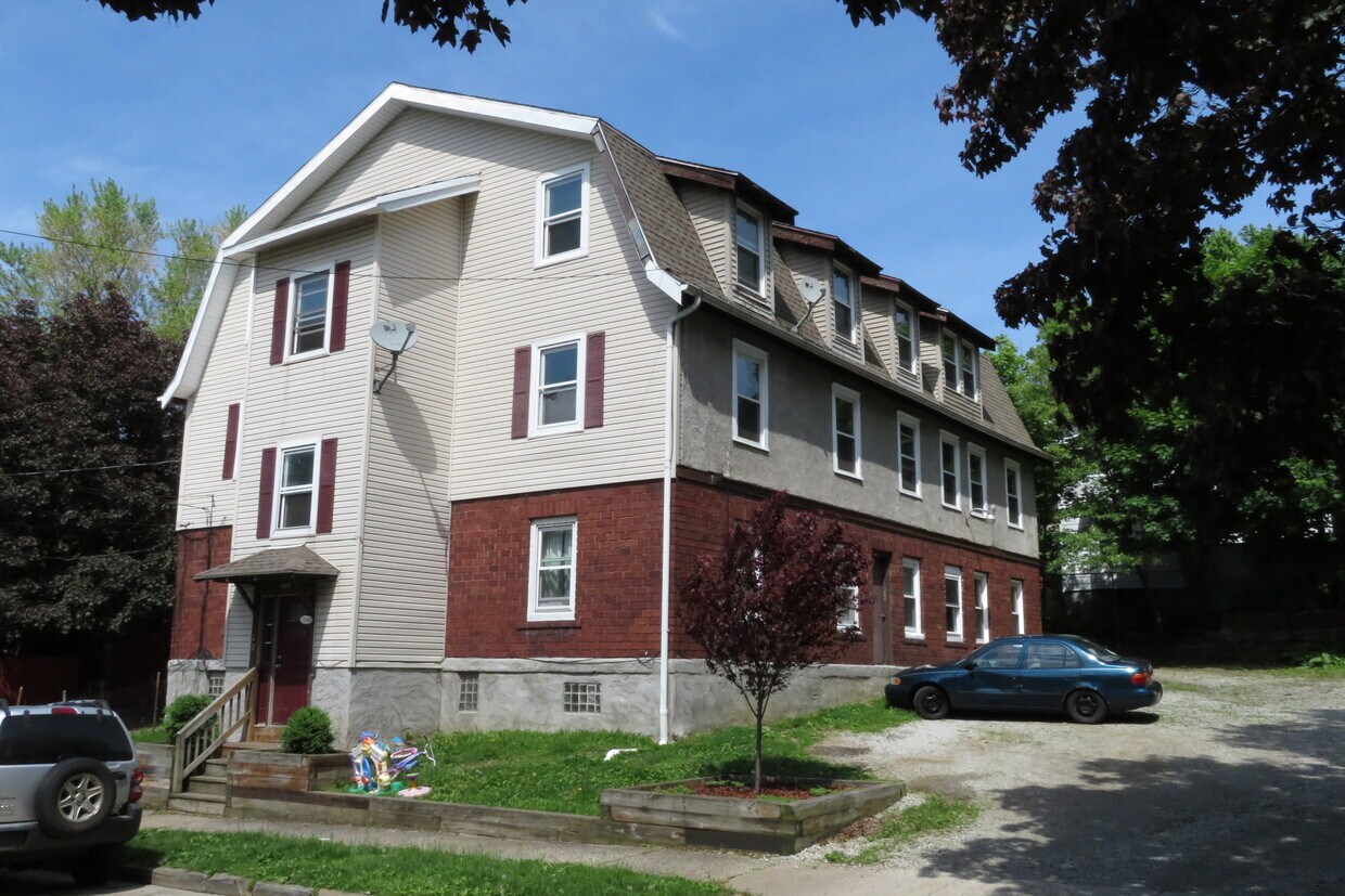 6 unit building - 1345 Highbrook St