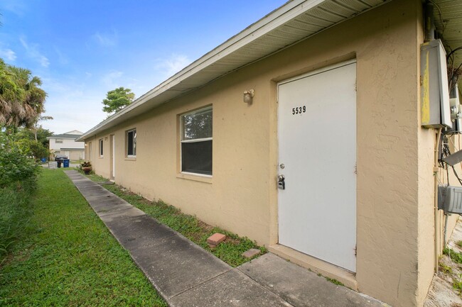 Building Photo - 5537-5539 10th Ave