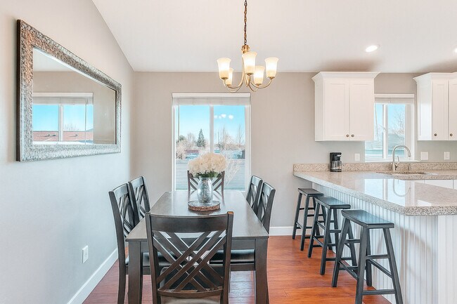 Dining Area - 427 W 600 N