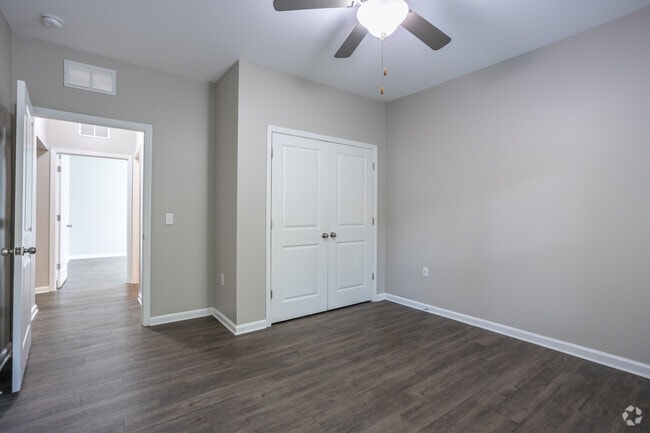 3BR, 2BA - 1,180 SF - Jefferson Grove