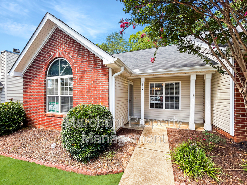 Foto principal - 307 Woodruff Park Ln