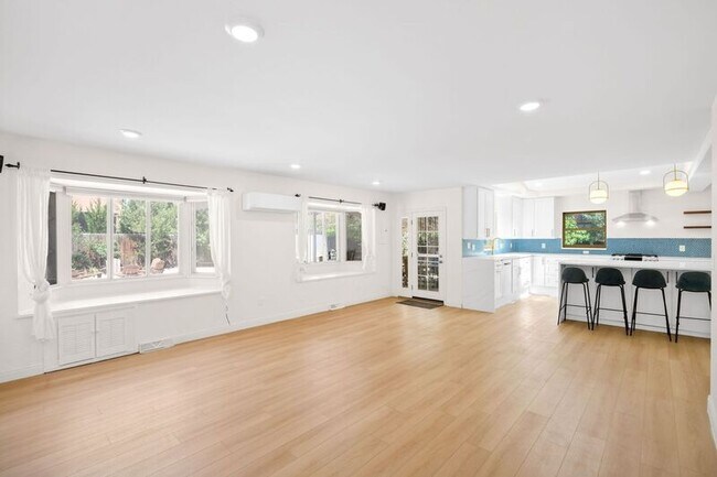 Foto del edificio - 525 Forest St