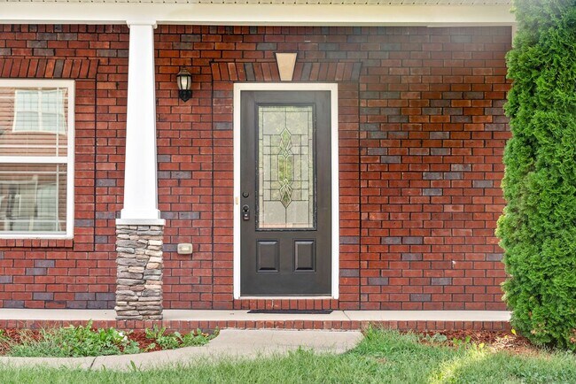 Building Photo - Pet Friendly Four Bedroom with Bonus!