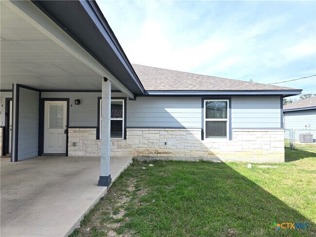 Foto del edificio - 907 E 3rd St