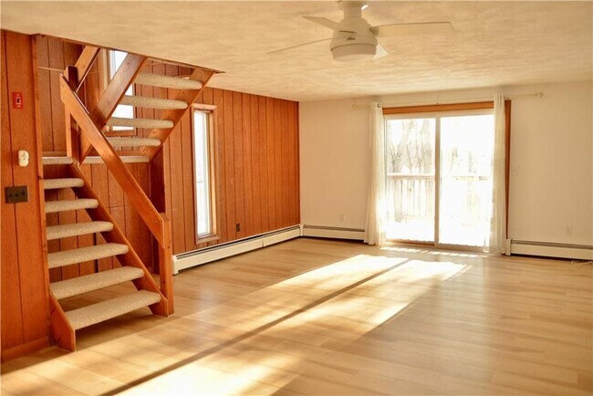 Foto del edificio - 76 Batcheller Ave