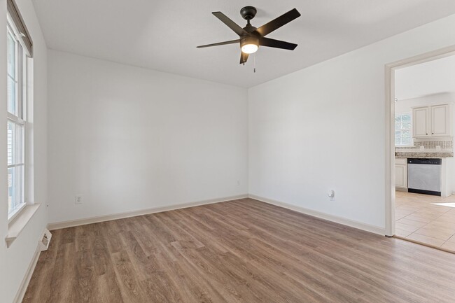 Building Photo - Spacious 4-Bedroom Home in Quiet Cul-de-Sac