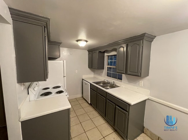 Building Photo - 2 Bed 1 Bath Home for Rent in Jacksonville...