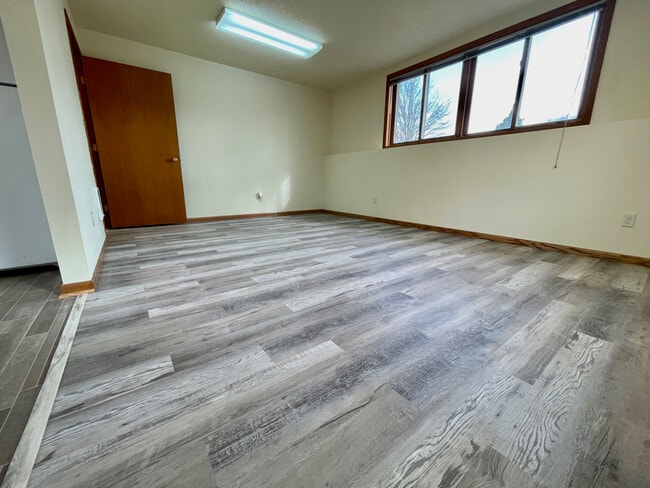 Building Photo - 902 W Lincoln Ave #2