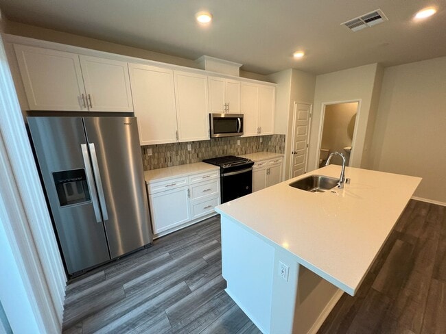 Building Photo - Brand new Condo with SOLAR for LEASE in Te...