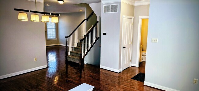 Foto del edificio - 911 Caralea Dr