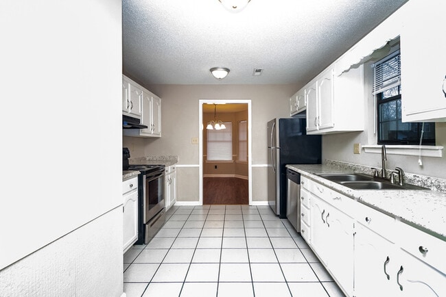 Building Photo - Classically Charming Decatur Home
