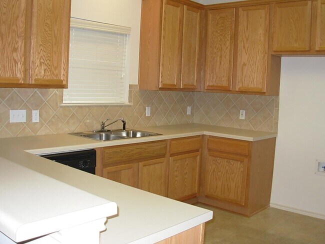 Building Photo - 2103 Keepsake Dr