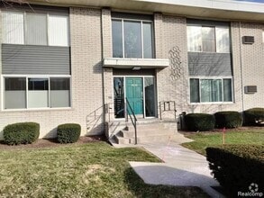 Building Photo - 4830 Briarwood Ave