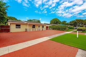 Building Photo - 401 SW 76th Terrace