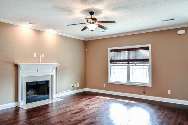 Foto del edificio - Pet Friendly Three Bedroom with Bonus!