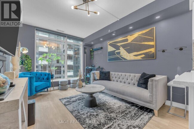 Photo du bâtiment - 576 Front St W