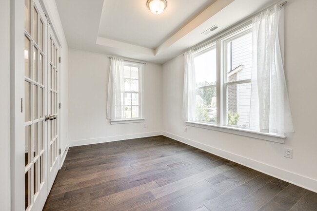 Building Photo - Extremely well maintained 4 bedroom, 2.5 b...
