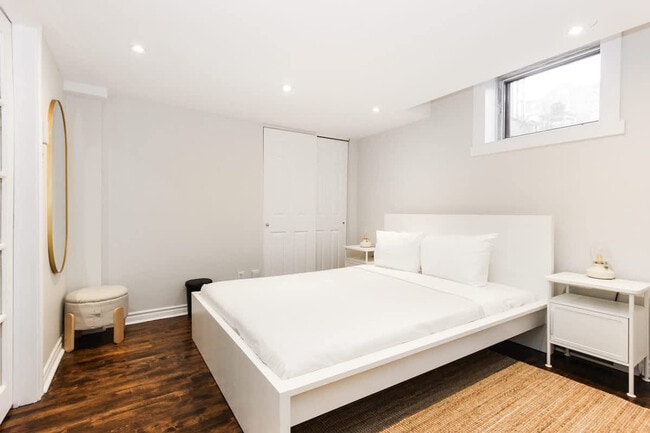 Building Photo - 8643 Rue Saint-Denis-SI ID1520405P