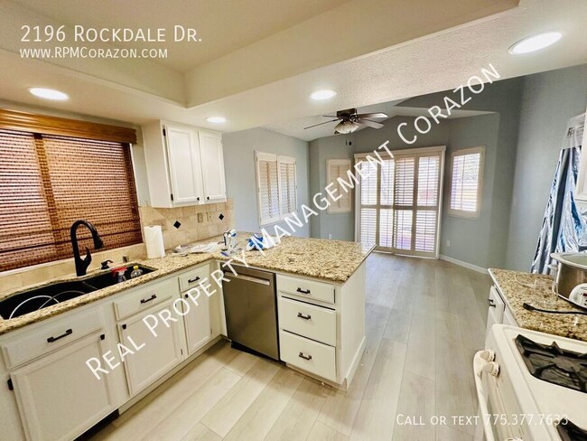 Building Photo - Newly renovated 3 bedroom 2 bath 2 car Spa...