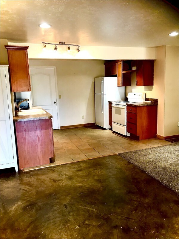 Foto del edificio - 4835 Creek View Dr