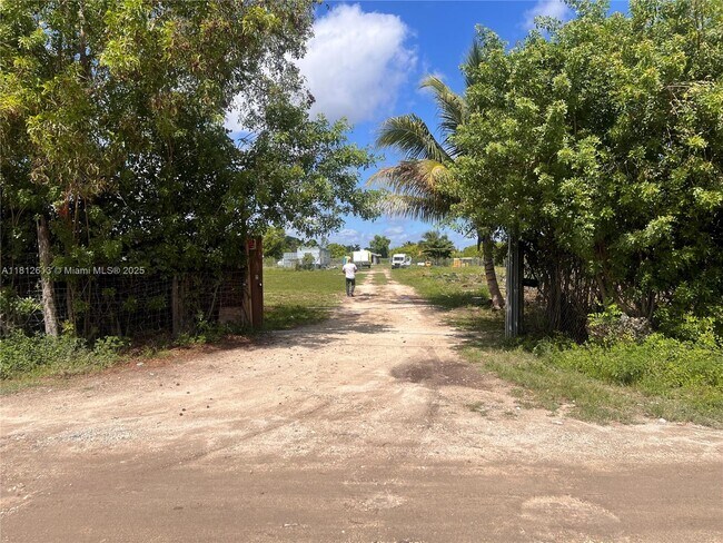 Foto del edificio - 16000 SW 209th Ave