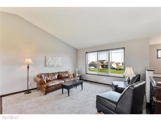 Building Photo - 3 br, 2 bath House - 4236 89th St NE