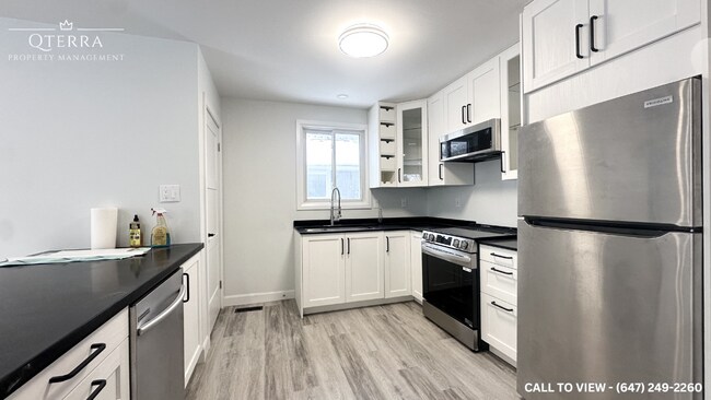 Building Photo - 42 Wenlock Cres