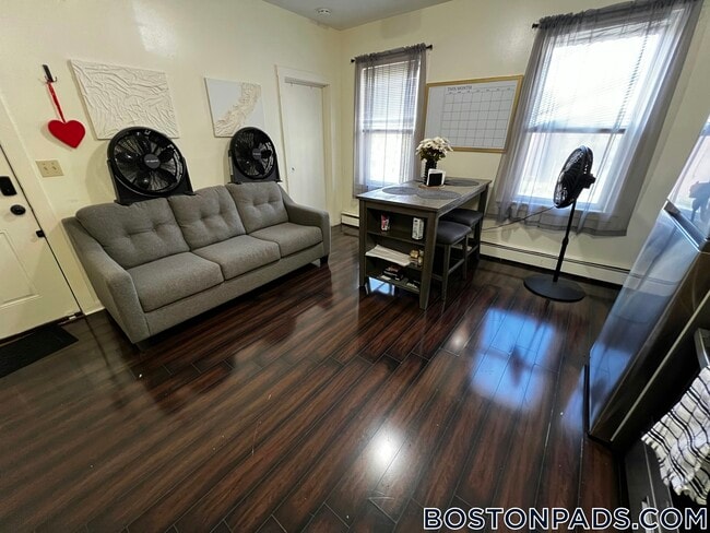 Foto del edificio - 1576 Tremont St