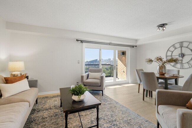 Sala de estar - 110 1st Ave NE