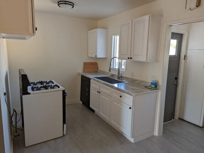 kitchen - 3406 McManus Ave
