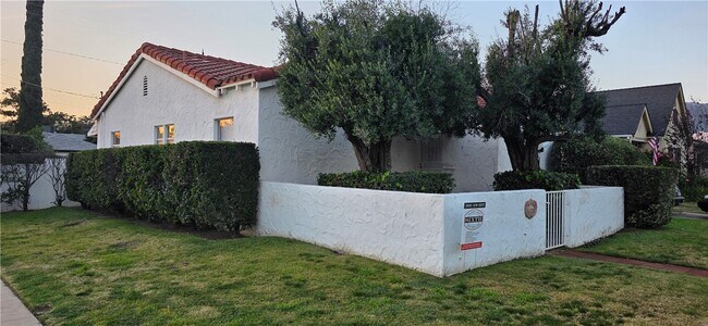 Foto del edificio - 3304 N Mountain View Ave