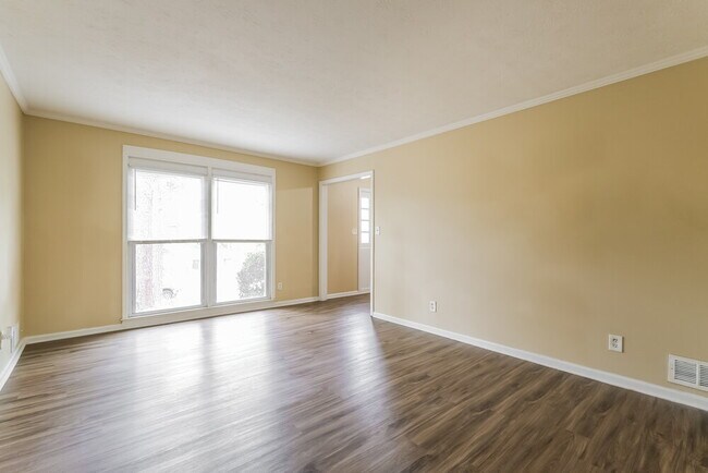 Foto del edificio - 3358 Creekway Dr