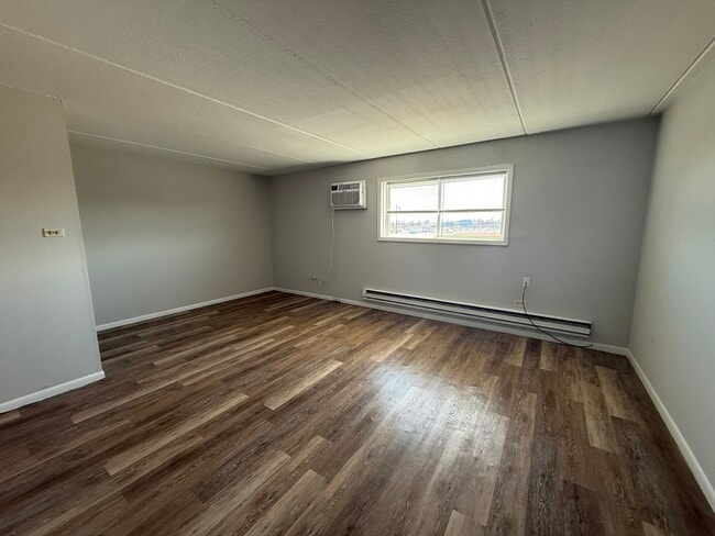 Building Photo - 1128 Des Plaines Ave